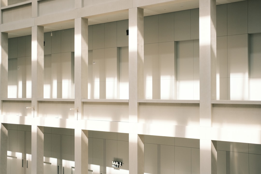 Comment nettoyer un store banne sans le démonter : astuces et conseils simples