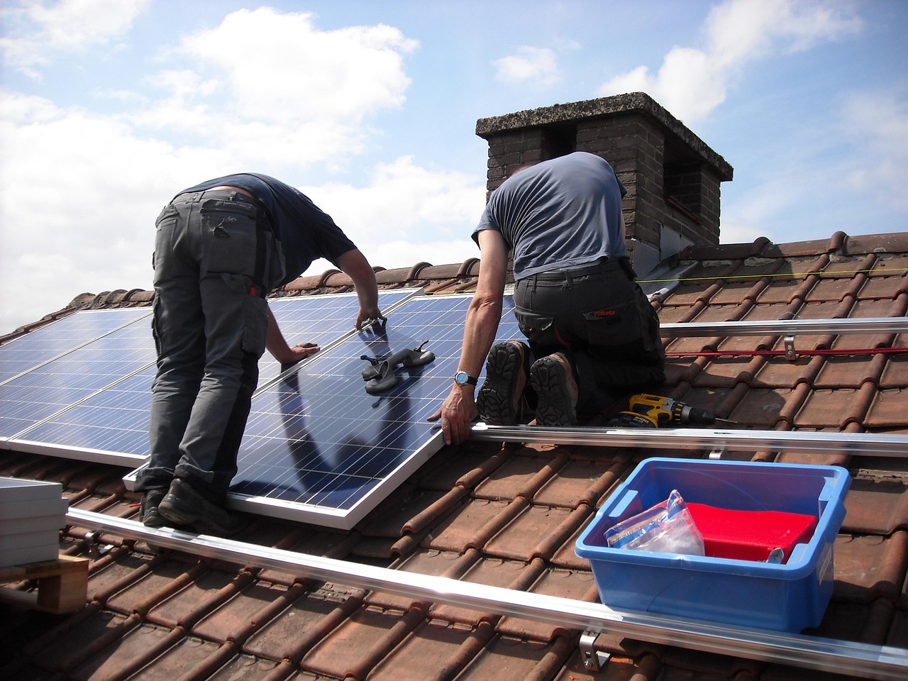Quelles sont les aides et subventions pour les panneaux solaires en 2025 ?