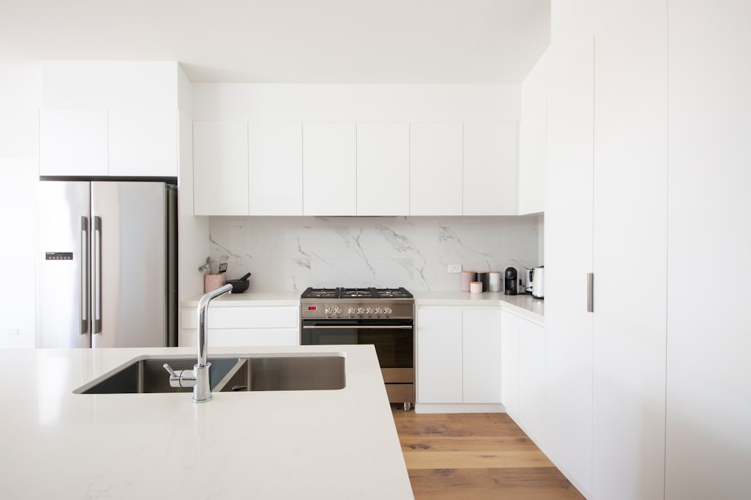 Comment faire un plan de travail sur mesure pour une cuisine fonctionnelle et élégante