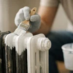 Peindre un radiateur en fonte : techniques, produits et étapes clés